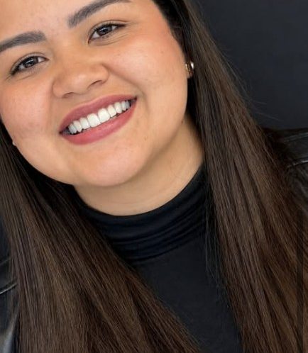 Paciente sorrindo após o tratamento